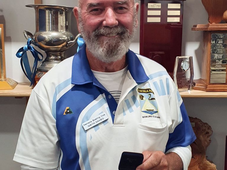 Gwyn Davies receives Life membership.